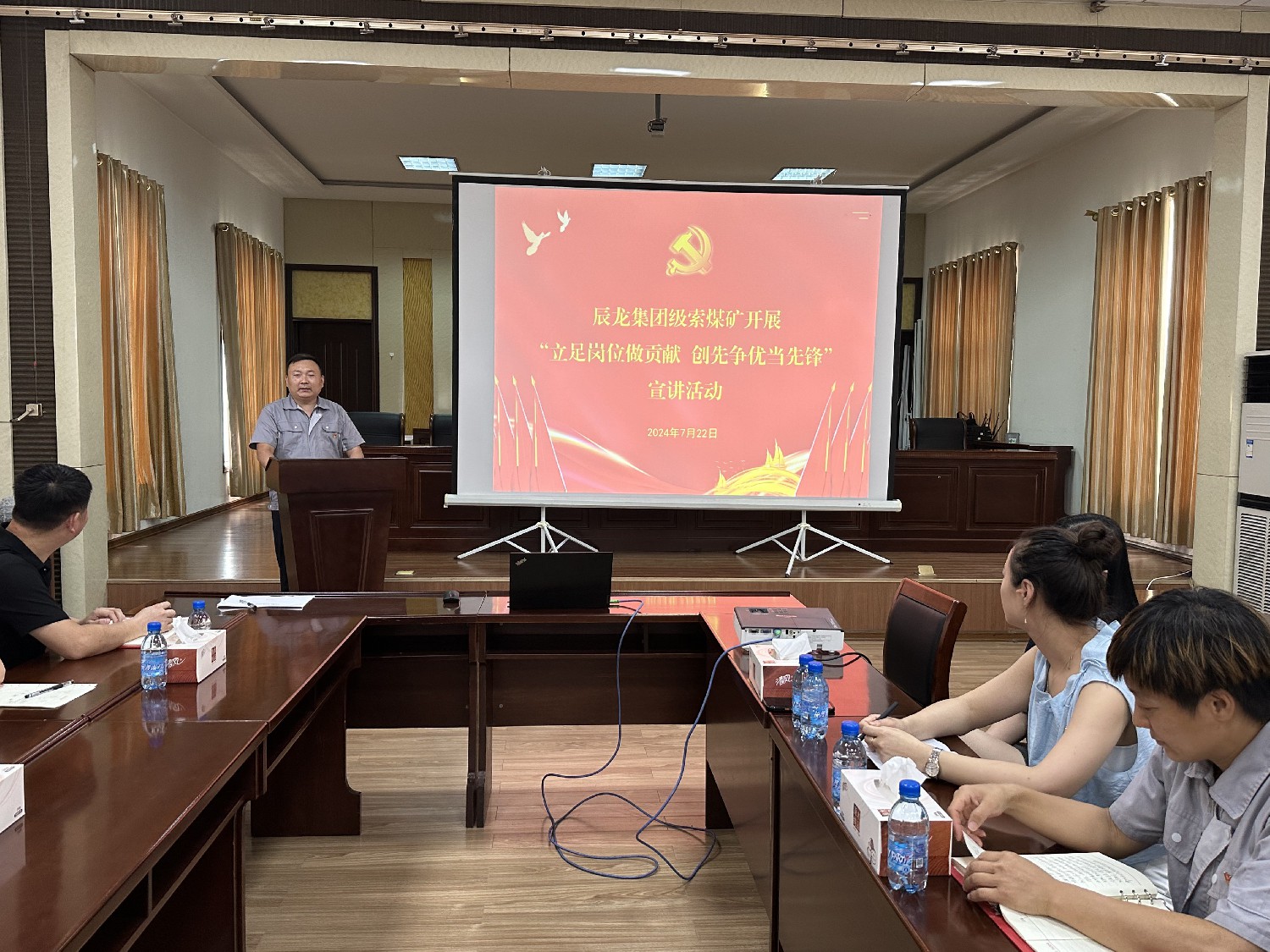 【理論宣講】級(jí)索煤礦開展“立足崗位做貢獻(xiàn) 創(chuàng)先爭優(yōu)當(dāng)先鋒”宣講活動(dòng)