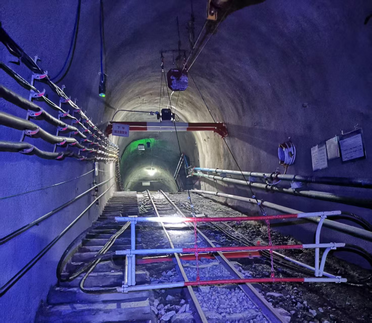 金達(dá)煤礦成功安裝應(yīng)用新型跑車防護裝置