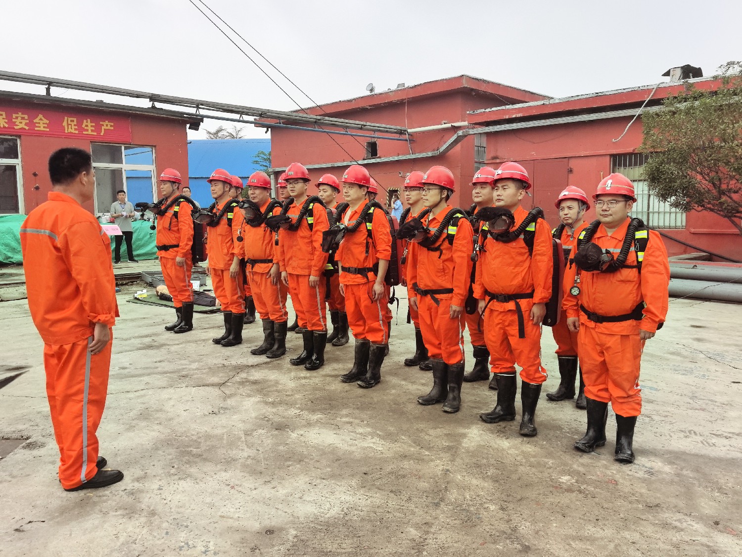 級索煤礦開展兼職救護(hù)隊(duì)技能比武活動